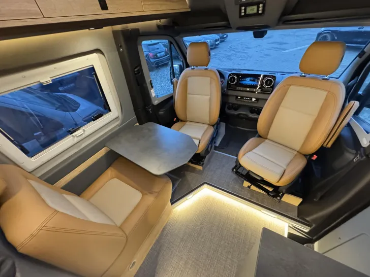 Fahrzeugbild Clever Aventuro 600 Mercedes 190 PS #17