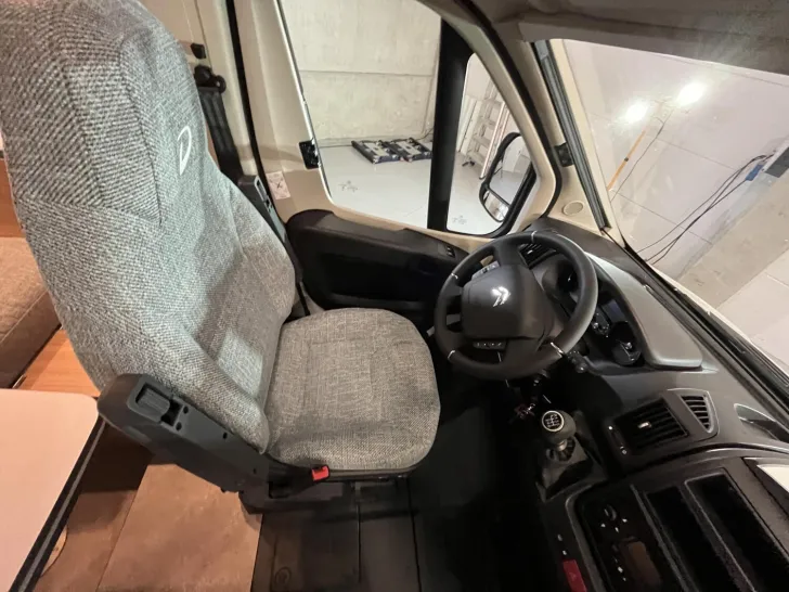 Fahrzeugbild Dethleffs Just 90 T 7052 EBL Hundeumbau Heckgarage #7