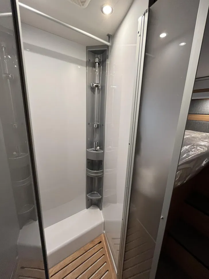 Fahrzeugbild Dethleffs Just 90 T 7052 EBL Hundeumbau Heckgarage #18