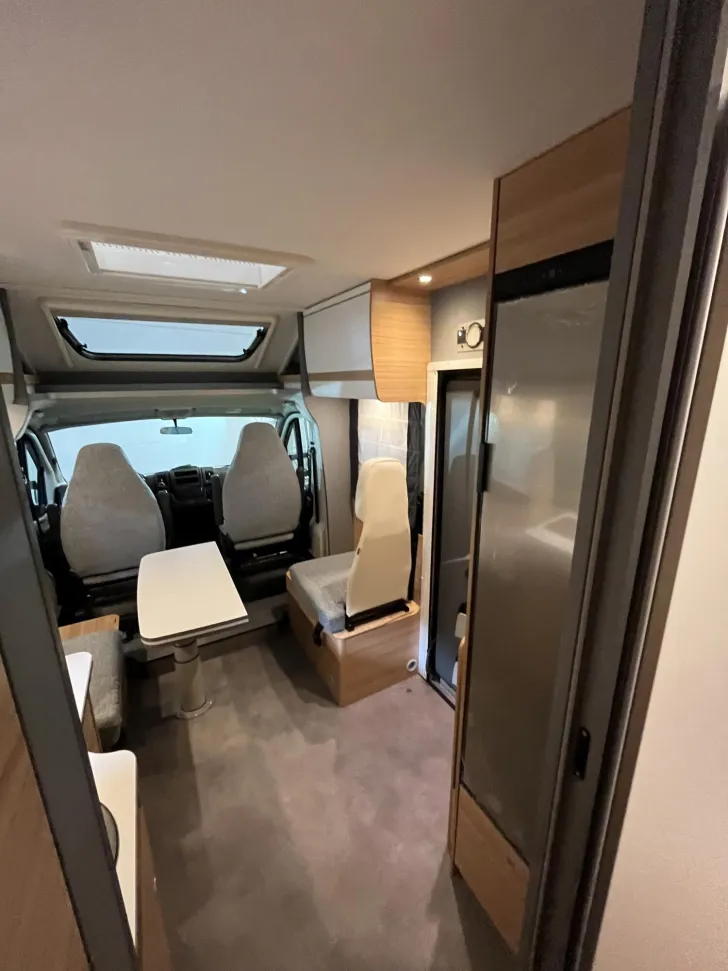 Fahrzeugbild Dethleffs Just 90 T 7052 EBL Hundeumbau Heckgarage #25