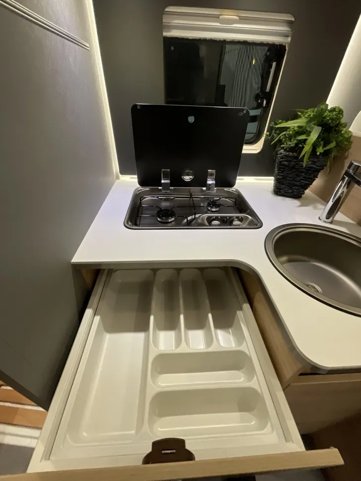 Fahrzeugbild Dethleffs Just Camp Active T 7052 DBM 14.500 EUR Vorteil! #12