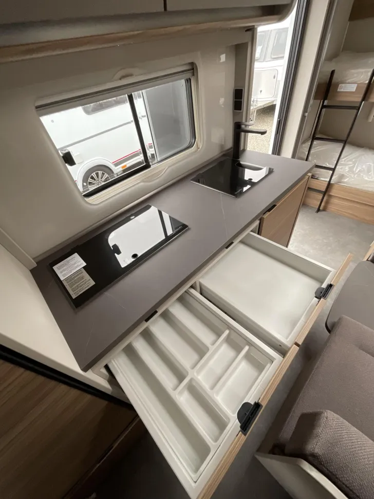Fahrzeugbild Dethleffs Nomad 530 FSK Mover, Stockbetten, Markise #12