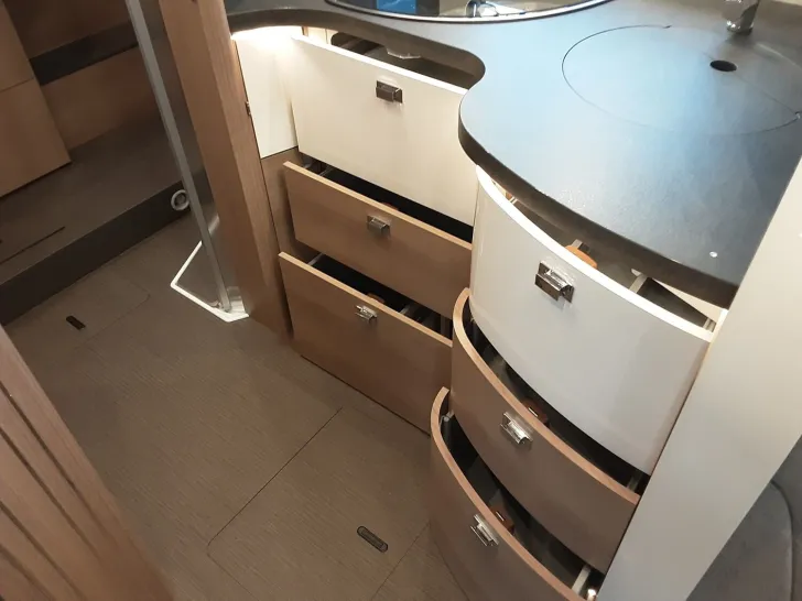 Fahrzeugbild Carthago C2-tourer I 148 RB QB L comfort UPE: 163.265,- E #12