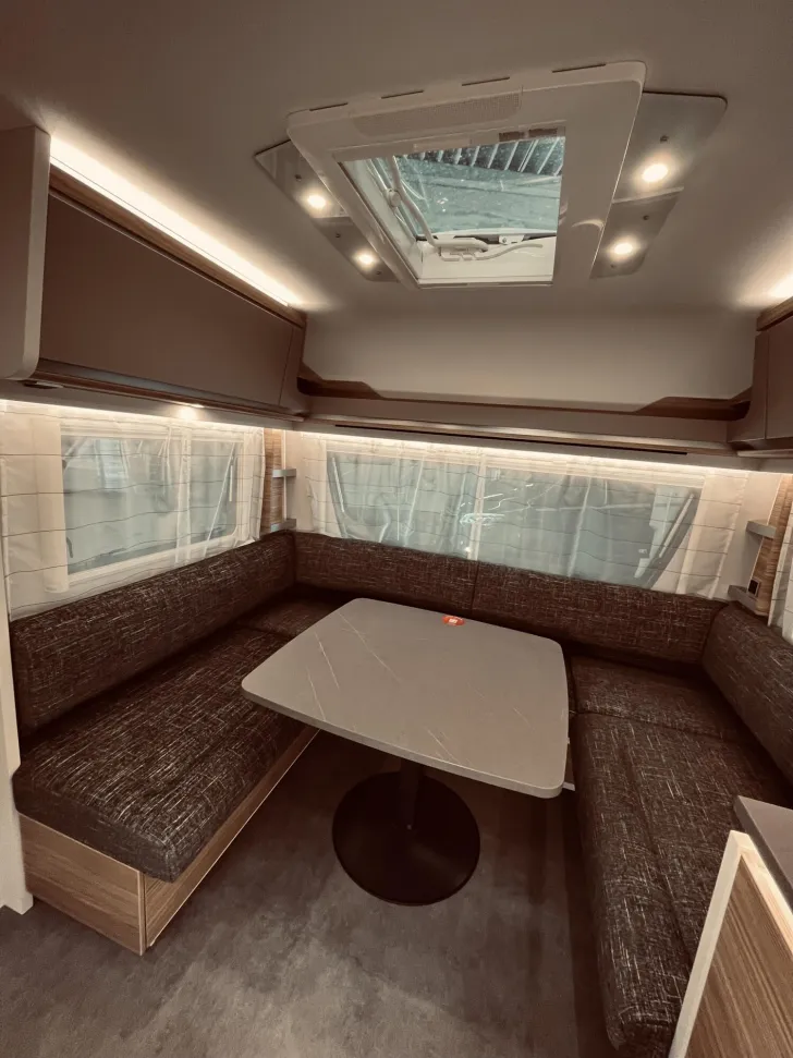 Fahrzeugbild Dethleffs Nomad 730 FKR 7 Schlafplätze, Mover #6
