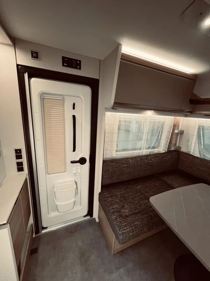 Fahrzeugbild Dethleffs Nomad 730 FKR 7 Schlafplätze, Mover #8