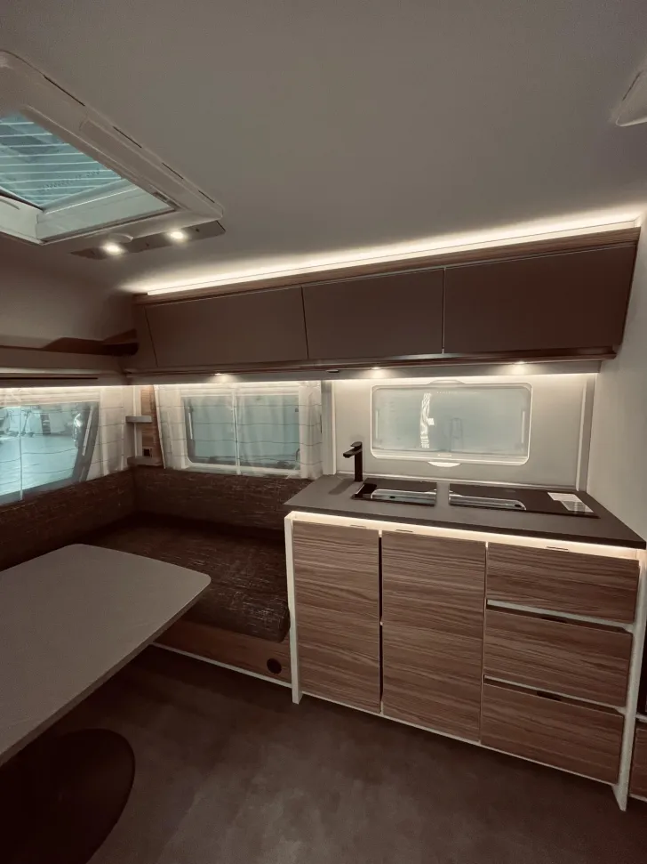 Fahrzeugbild Dethleffs Nomad 730 FKR 7 Schlafplätze, Mover #11