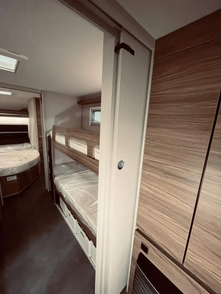 Fahrzeugbild Dethleffs Nomad 730 FKR 7 Schlafplätze, Mover #14