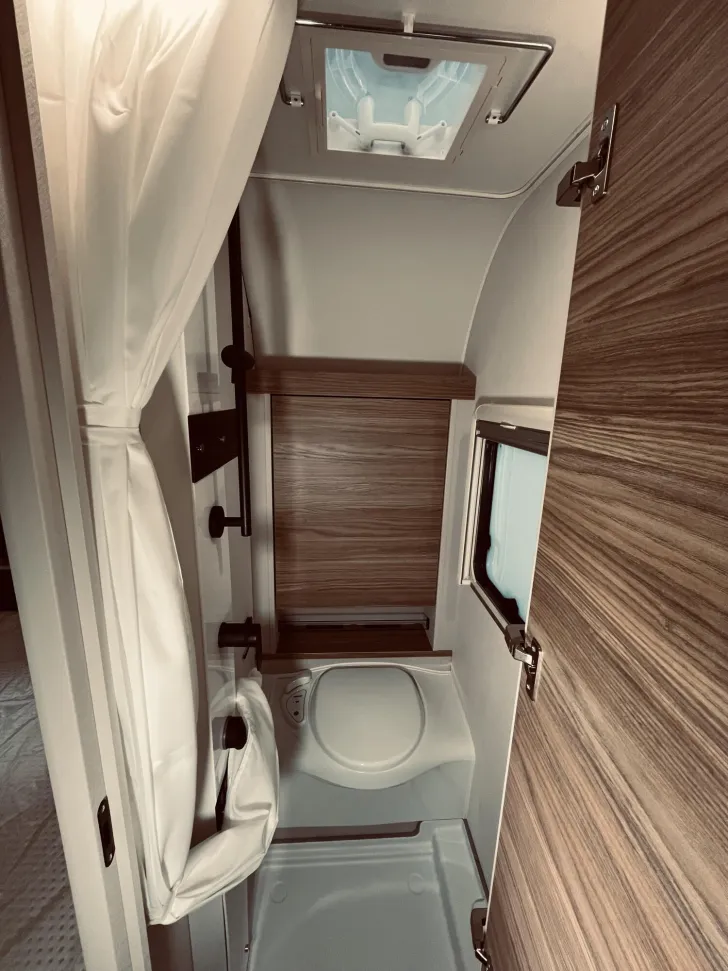 Fahrzeugbild Dethleffs Nomad 730 FKR 7 Schlafplätze, Mover #19