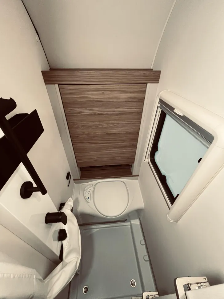 Fahrzeugbild Dethleffs Nomad 730 FKR 7 Schlafplätze, Mover #20