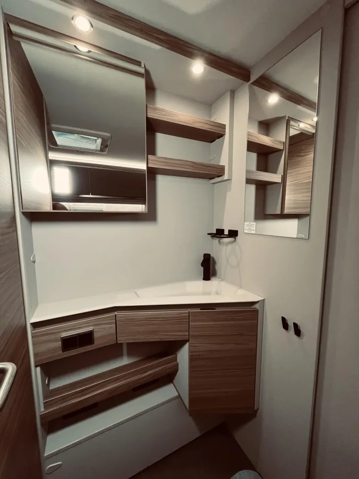 Fahrzeugbild Dethleffs Nomad 730 FKR 7 Schlafplätze, Mover #21