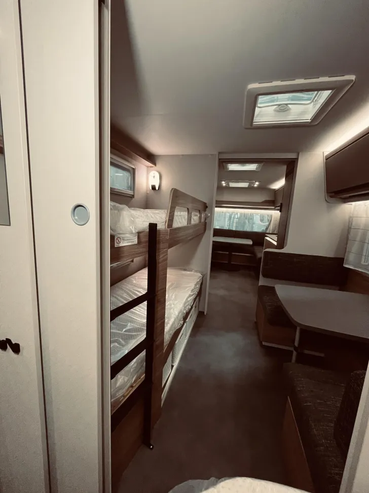 Fahrzeugbild Dethleffs Nomad 730 FKR 7 Schlafplätze, Mover #22