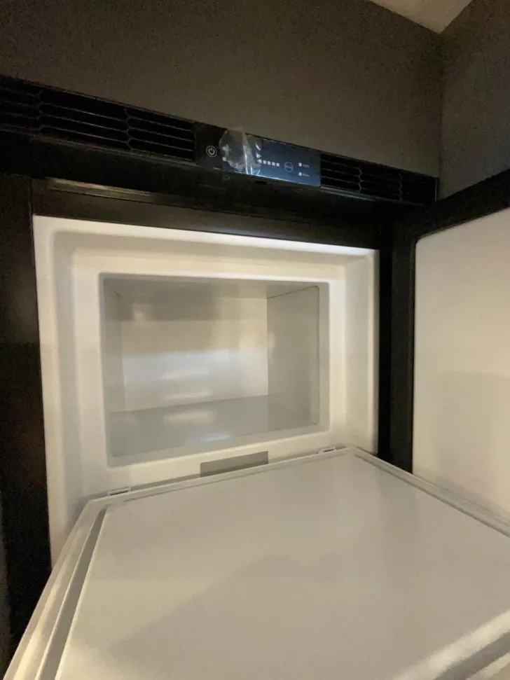 Fahrzeugbild Crosscamp EXPDN T 7.4 E Peugeot Hubbett, Router, TV, #9