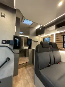 Fahrzeugbild Crosscamp EXPDN T 7.4 E Peugeot Hubbett, Router, TV, #13