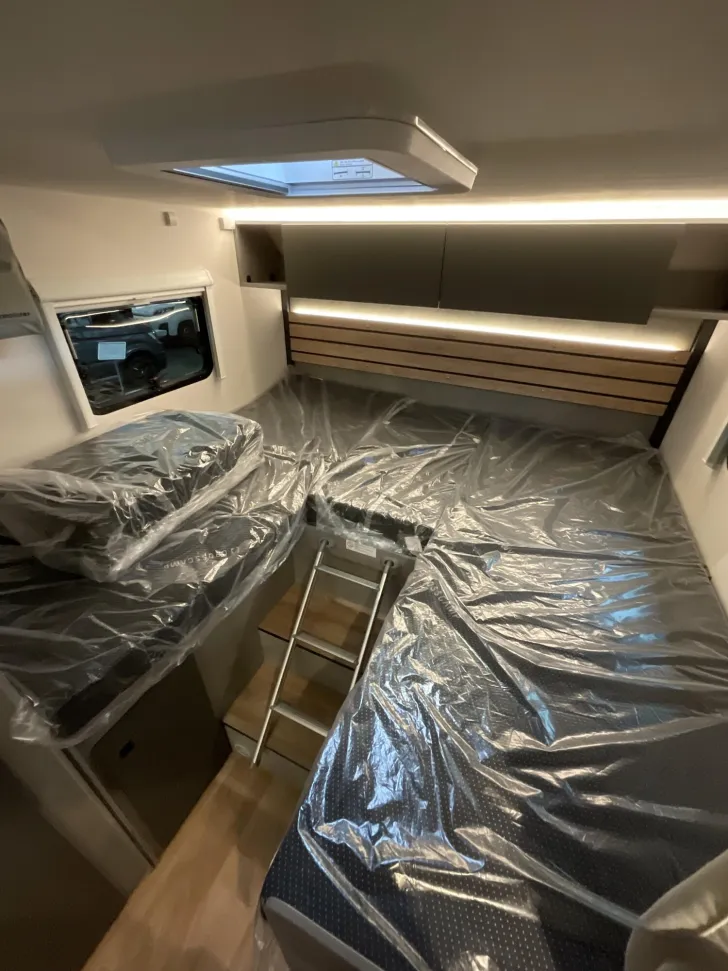 Fahrzeugbild Crosscamp EXPDN T 7.4 E Peugeot Hubbett, Router, TV, #16