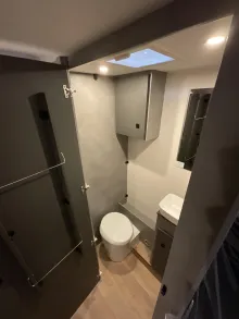 Fahrzeugbild Crosscamp EXPDN T 7.4 E Peugeot Hubbett, Router, TV, #19