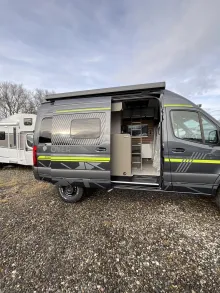 Fahrzeugbild Hymer Grand Canyon S CrossOver 600 Solar, AHK, Winterp #8
