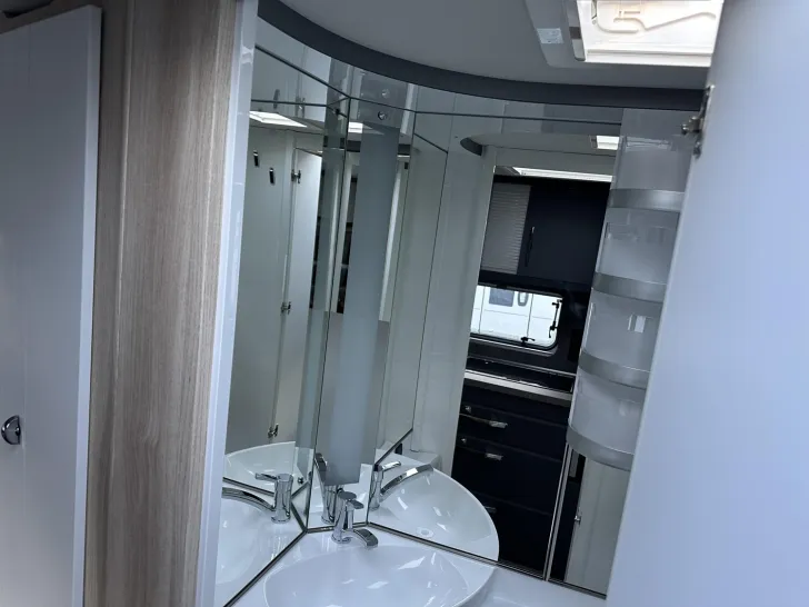 Fahrzeugbild Hobby Excellent Edition 495 UL Mod.2026; 1800kg #12