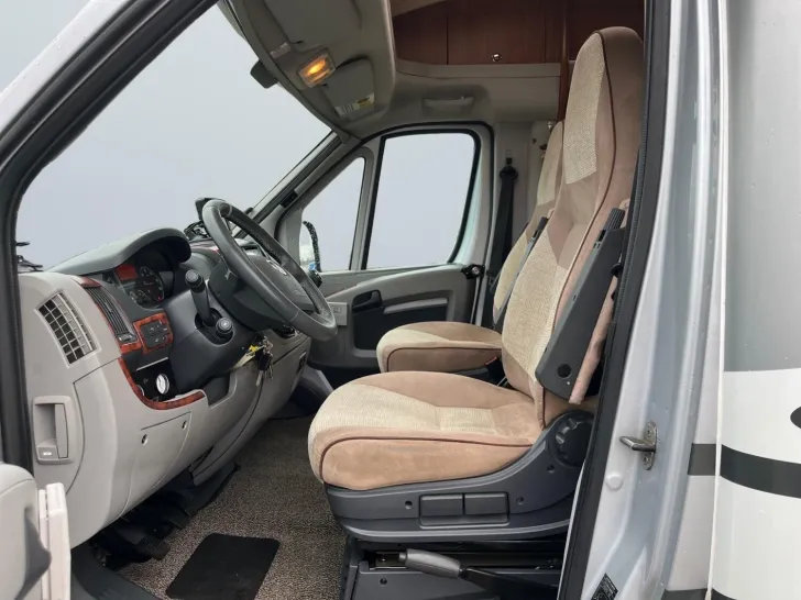 Fahrzeugbild Adria Coral Supreme 670 SL Luftfederung Goldschmitt #6