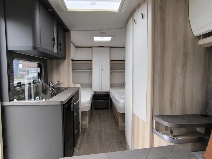 Fahrzeugbild Hobby De Luxe 460 LU #7