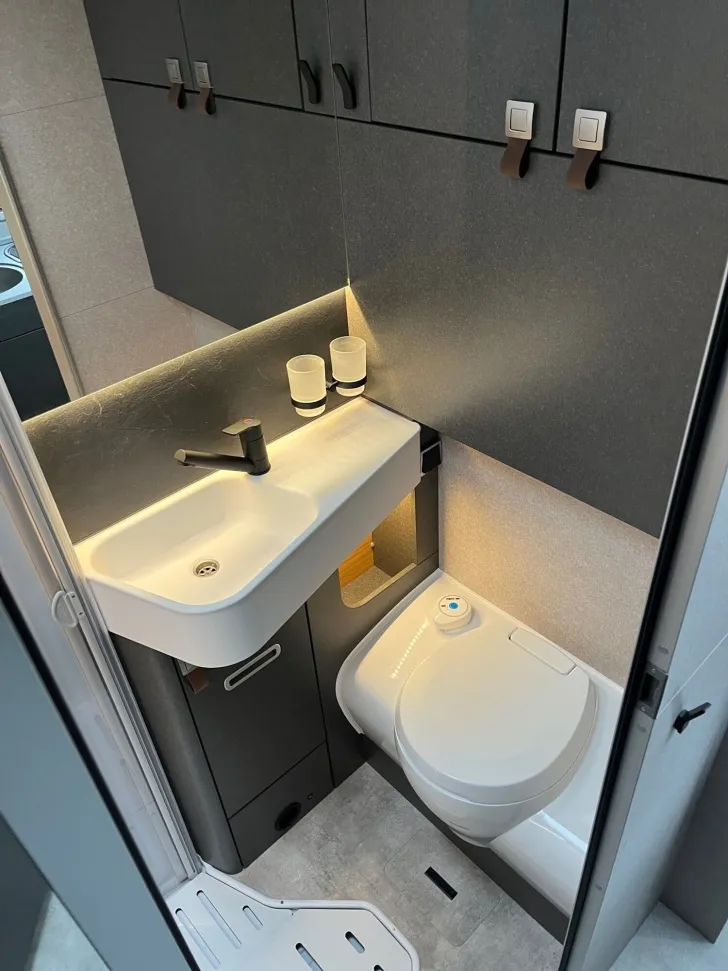 Fahrzeugbild Hymer ML-T 580 verlängertes Längsbett 212 cm #16