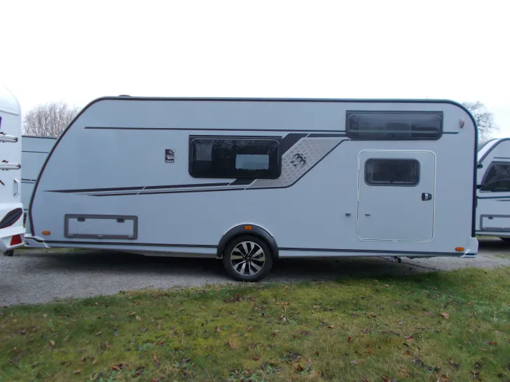 Fahrzeugbild Knaus Südwind 580 QS Black Selection 7 Schlafplätze #8