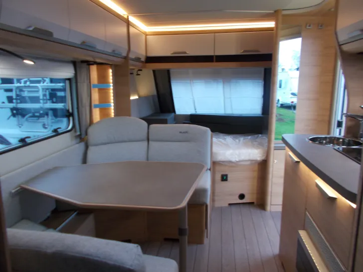 Fahrzeugbild Knaus Südwind 580 QS Black Selection 7 Schlafplätze #11
