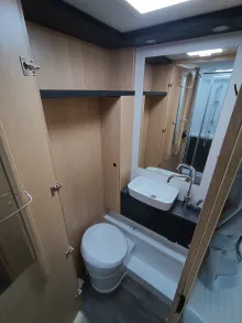 Fahrzeugbild Sunlight Adventure T Ford 680 Hubbett #12