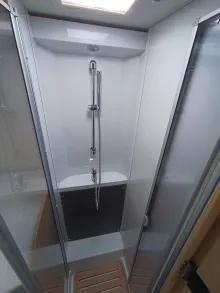 Fahrzeugbild Sunlight Adventure T Ford 680 Hubbett #14