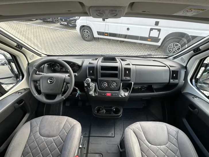 Fahrzeugbild Megamobil Mega Twin 600 Winterpaket Truma 6 Diesel Elektrik Truma AIR #4