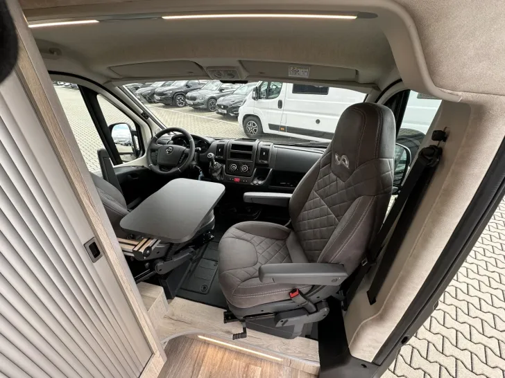 Fahrzeugbild Megamobil Mega Twin 600 Winterpaket Truma 6 Diesel Elektrik Truma AIR #17