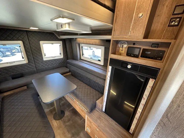 Fahrzeugbild Megamobil Mega Lounge 600 S 4x4 Truma 6 D+E Markise AHK Navi RFK #12