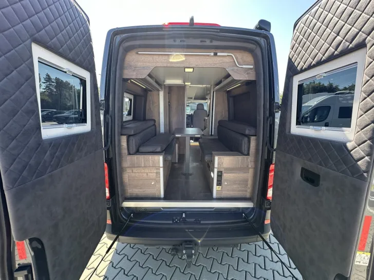 Fahrzeugbild Megamobil Mega Lounge 600 S 4x4 Truma 6 D+E Markise AHK Navi RFK #17