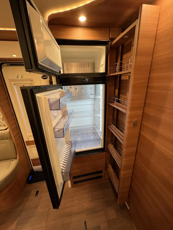 Fahrzeugbild Carthago chic c-line I 6.2 XL QB Mercedes (209) #24