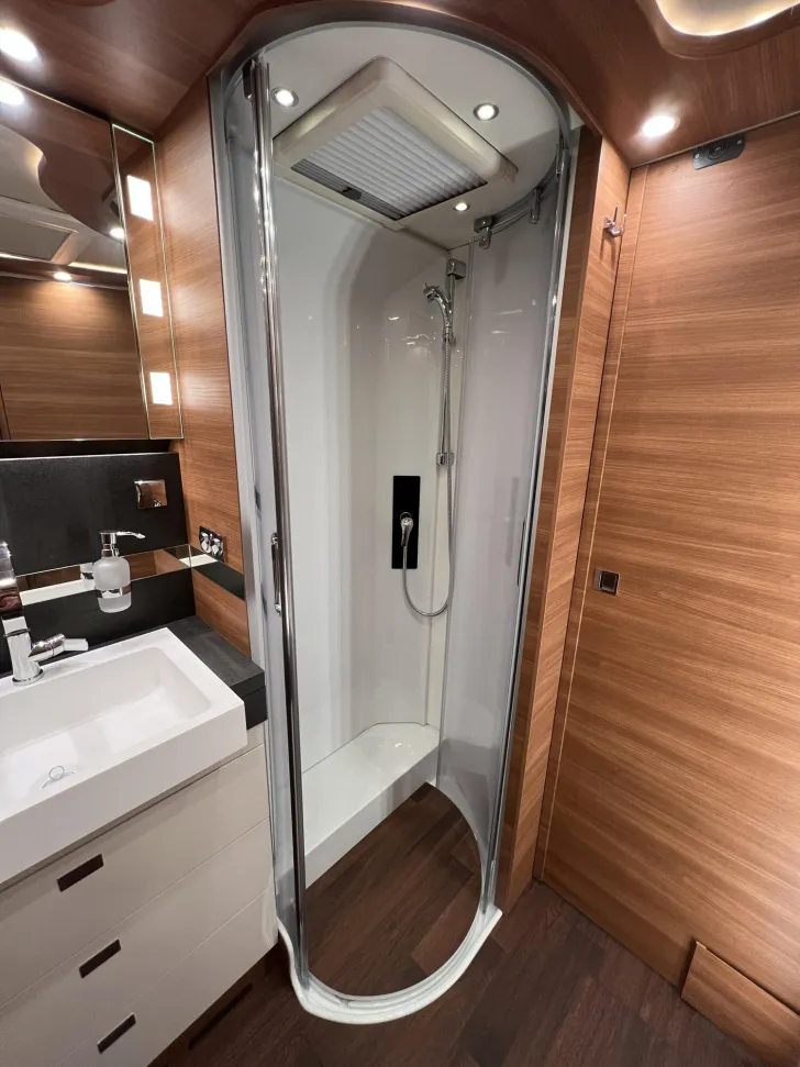 Fahrzeugbild Carthago chic c-line I 6.2 XL QB Mercedes (209) #31