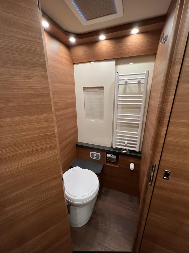 Fahrzeugbild Carthago chic c-line I 6.2 XL QB Mercedes (209) #34