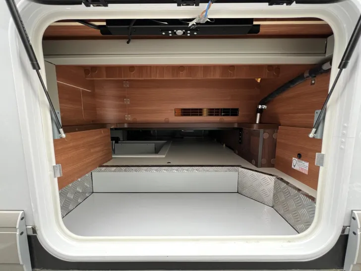 Fahrzeugbild Carthago chic c-line I 6.2 XL QB Mercedes (209) #39