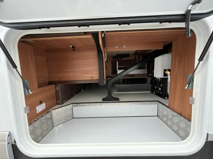 Fahrzeugbild Carthago chic c-line I 6.2 XL QB Mercedes (209) #42