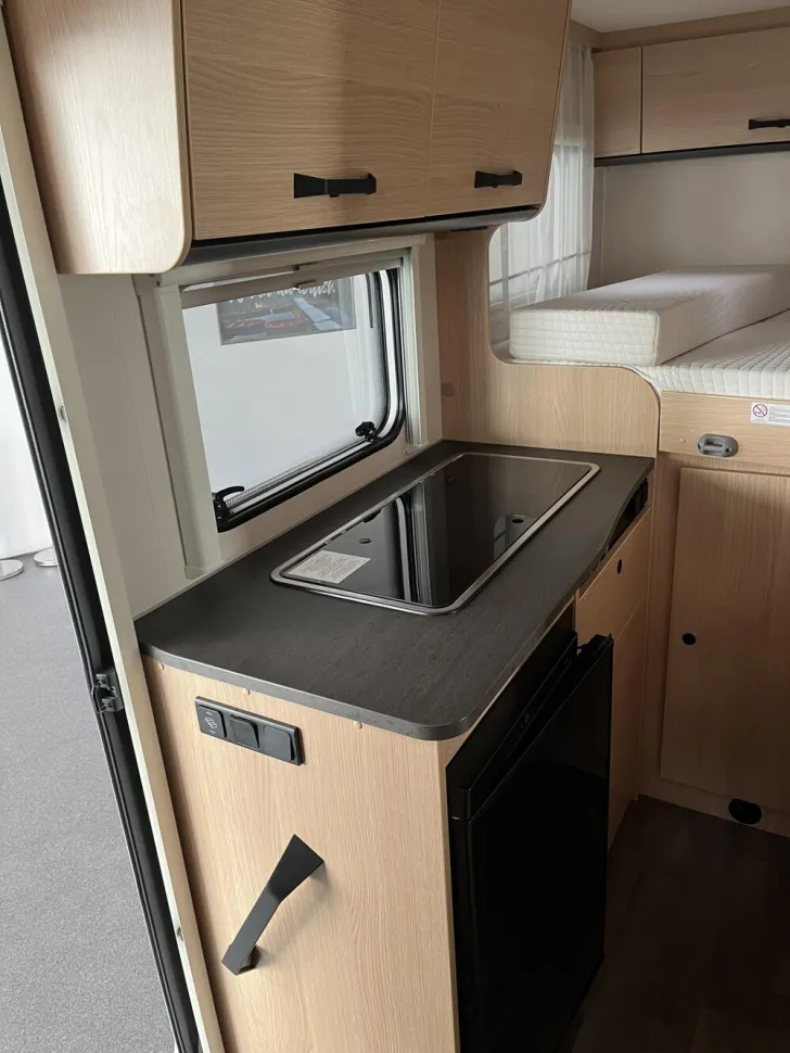 Fahrzeugbild Sunlight V 60 #13