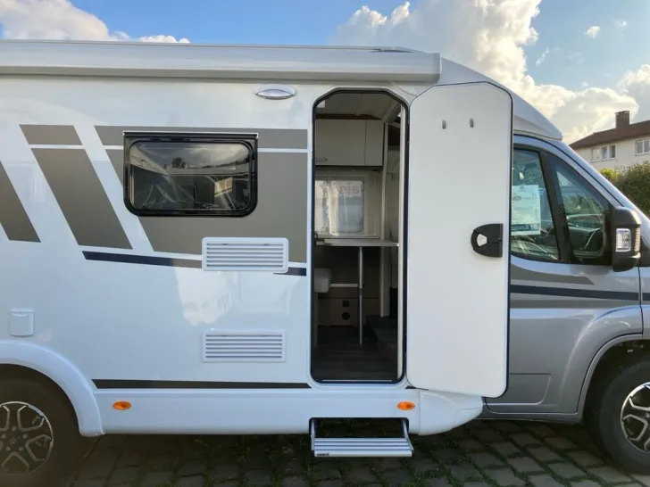 Fahrzeugbild Carado V 337 #10