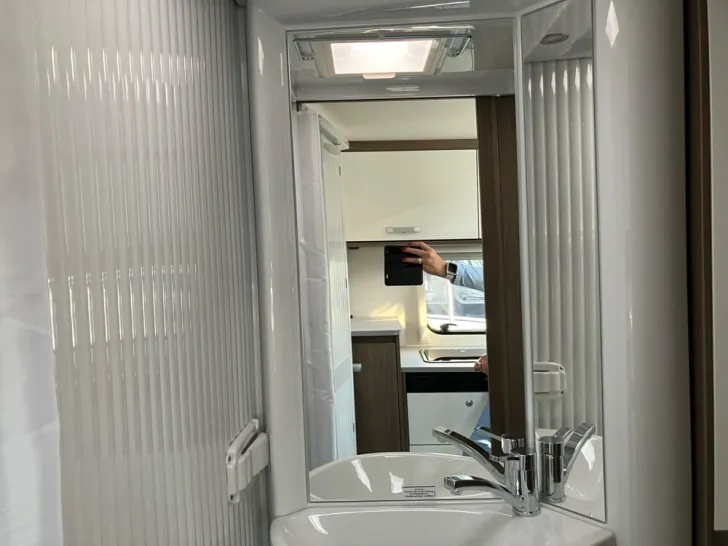 Fahrzeugbild Carado V 337 #20