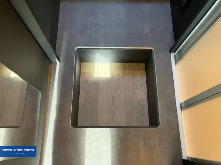 Fahrzeugbild Laika Kosmo L 409 #26