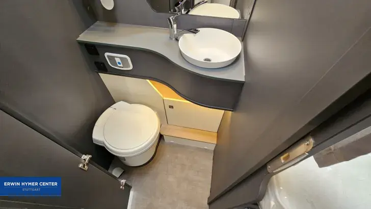 Fahrzeugbild Laika Kosmo L 409 #26