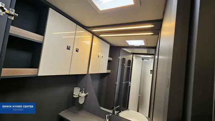 Fahrzeugbild Laika Kosmo L 409 #27