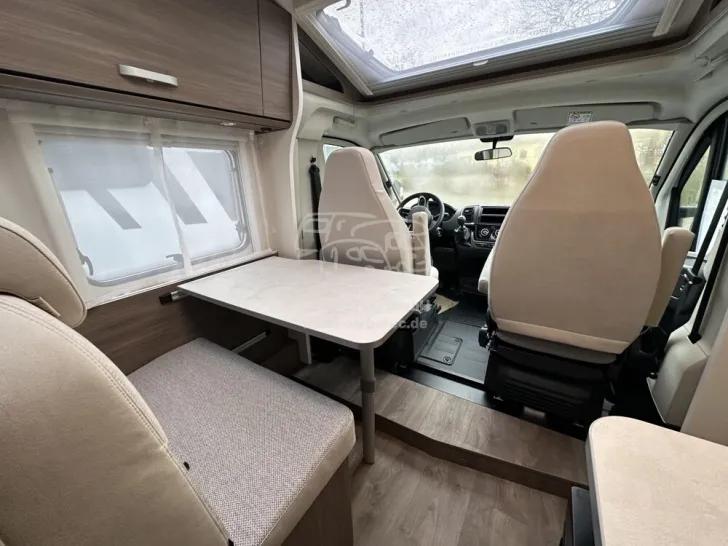 Fahrzeugbild Carado V 337 #8