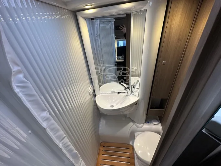 Fahrzeugbild Carado V 337 #11