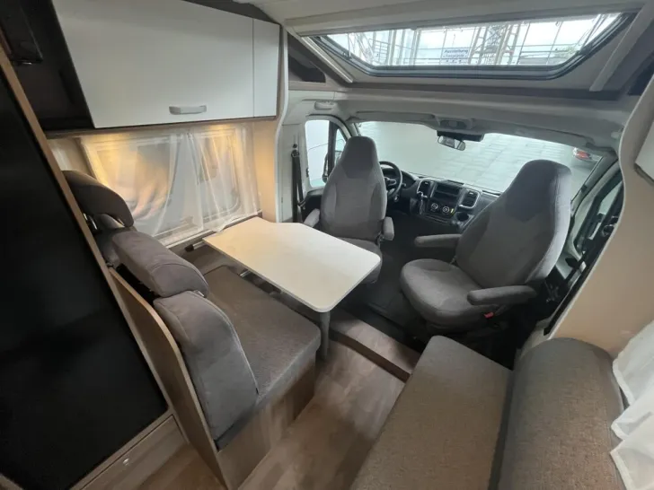 Fahrzeugbild Carado V 347 #3