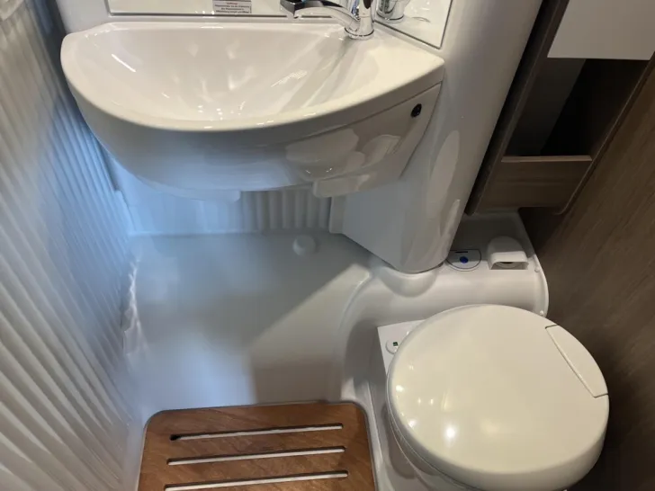 Fahrzeugbild Carado V 347 #9