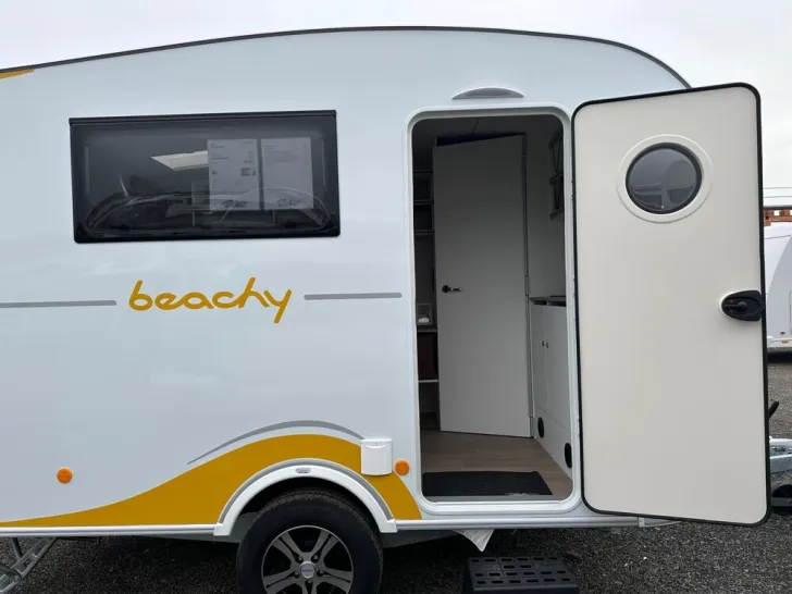 Fahrzeugbild Hobby Beachy 360 #2
