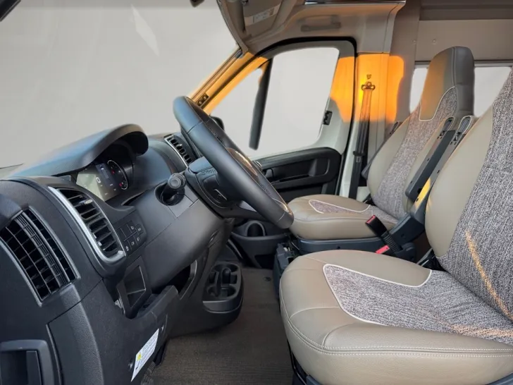Fahrzeugbild Malibu Charming GT skyview 640 LE #7