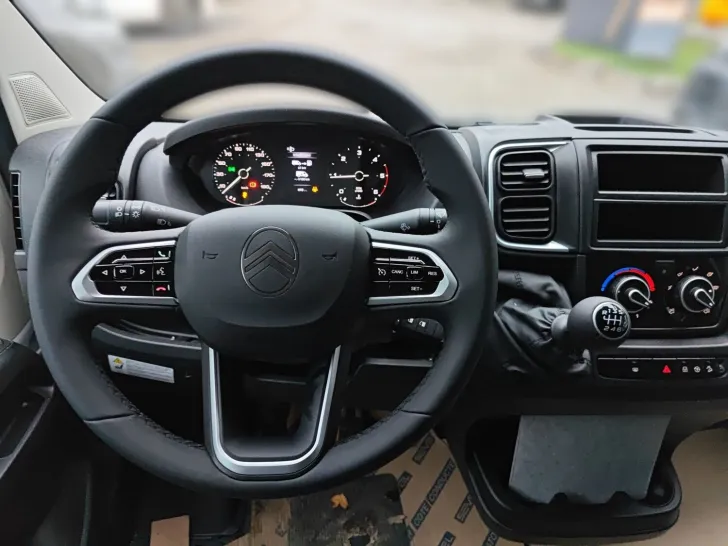 Fahrzeugbild Sunlight Sub TS 67 Citroen #8